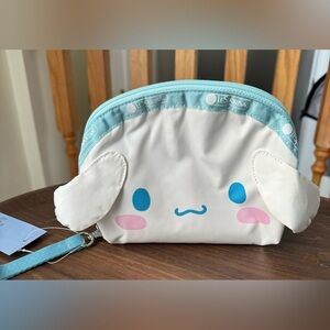 Brand New with Tag LeSportsac x Sanrio Cinnamoroll Clutch Bag 6” x 5” x 3”